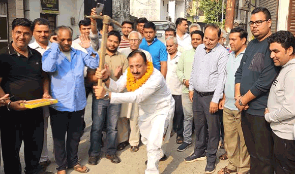 विधायक राजीव गुम्बर ने सड़क का किया शिलान्यास