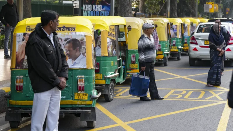 दिल्ली के ऑटो वालों पर मेहरबान हुए केजरीवाल, बेटी की शादी पर 1 लाख और 10 लाख का लाइफ इंश्योरेंस देगी AAP सरकार