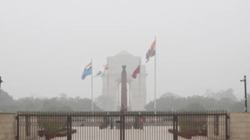 दिल्ली-NCR में बारिश के बाद बढ़ी ठंड, कई राज्यों में छाई कोहरे की चादर, जानें मौसम का हाल
