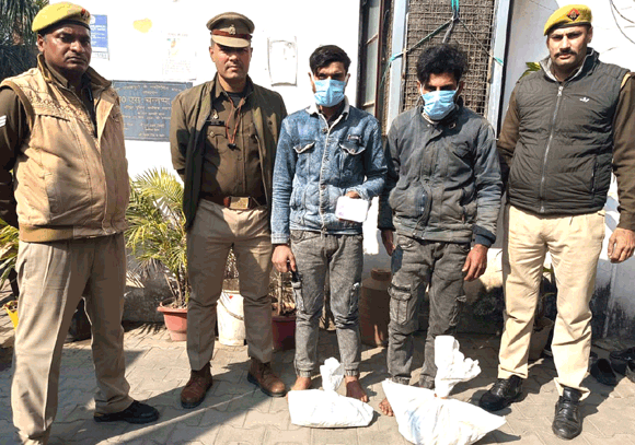 पुलिस ने दबोचे दो वांछित गौकश, उपकरण बरामद