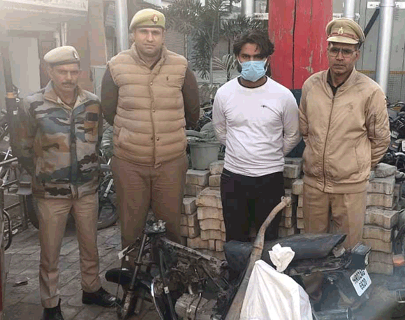 पुलिस ने एक शातिर वाहर चोर को किया गिरफ्तार, चोरी दो मोटरसाइकिल बरामद