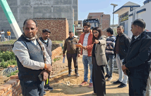 एसडीएम ने अवैध कालोनी किया बुलडोजर एक्शन,रास्ते मे खुदवाई खाई, रास्ते की दिवार भी ध्वस्त कराई