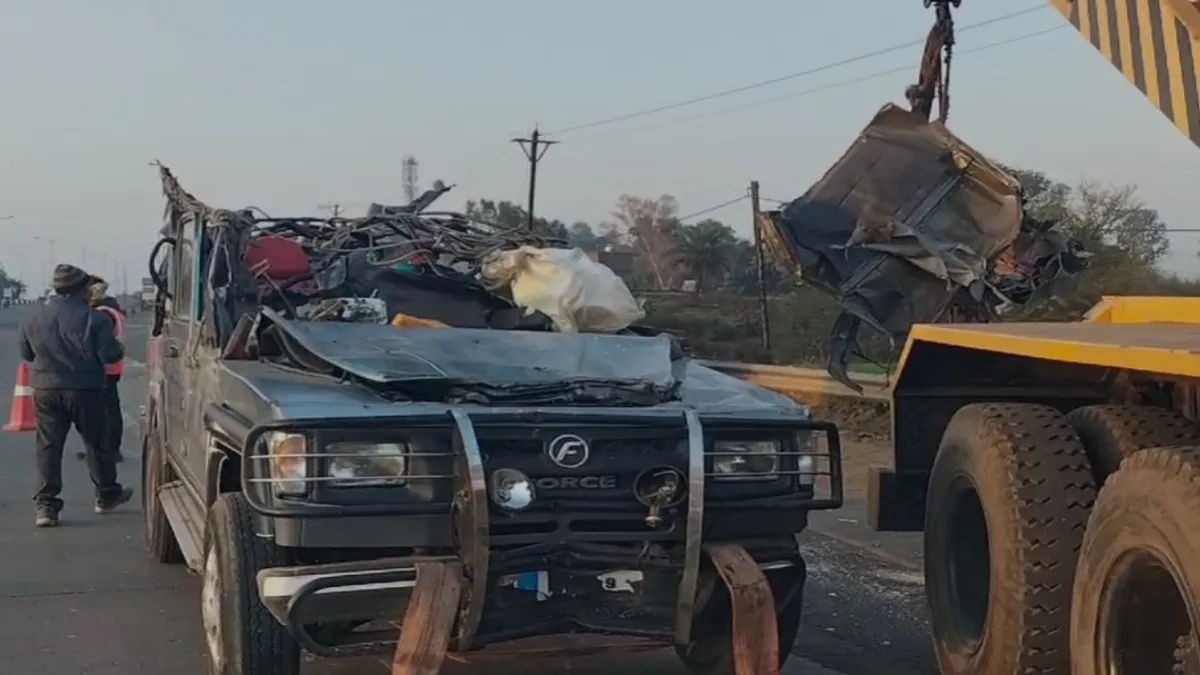 जबलपुर में भीषण सड़क हादसा, महाकुंभ से लौट रहे छह लोगों की मौत, देखें खौफनाक वीडियो