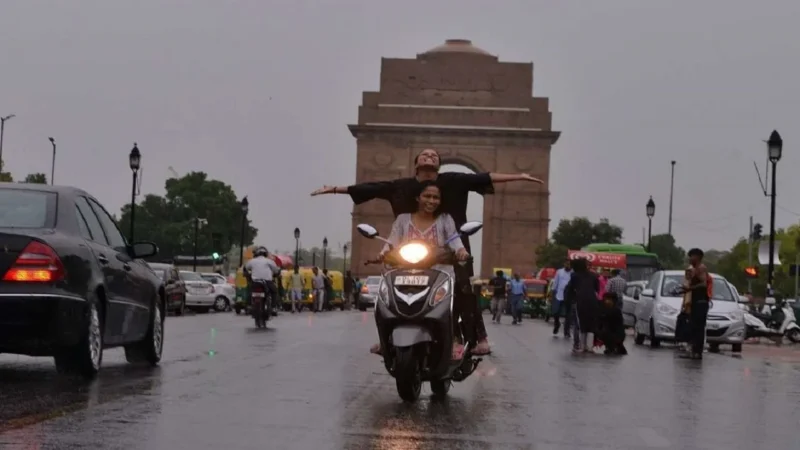 उत्तर भारत में बदल रहा है मौसम का मिजाज, आज इन राज्यों में बारिश का अनुमान, पहाड़ों पर हो सकती है बर्फबारी