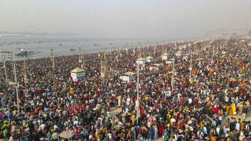 महाकुंभ में फिर लगी आग, सेक्टर 8 के एक शिविर में हुई घटना