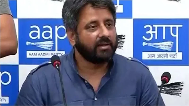 जामिया नगर पुलिस स्टेशन पहुंचे AAP विधायक अमानतुल्लाह खान