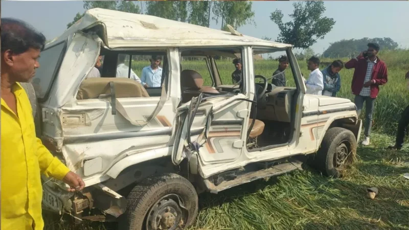 यूपी के महराजगंज में टायर फटने से पलटी बोलेरो, परीक्षा देने जा रहीं तीन छात्राओं की मौत, 11 घायल