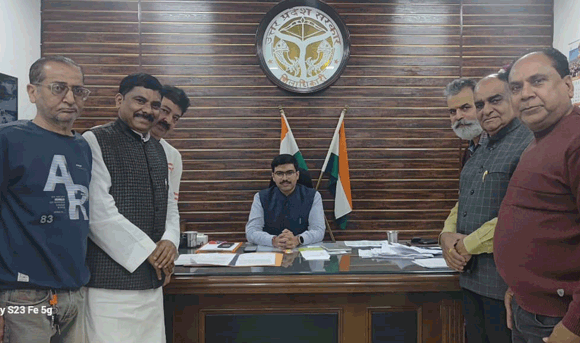 जिलाधिकारी से मिला व्यापारियों का प्रतिनिधि मण्डल, सौंपा ज्ञापन
