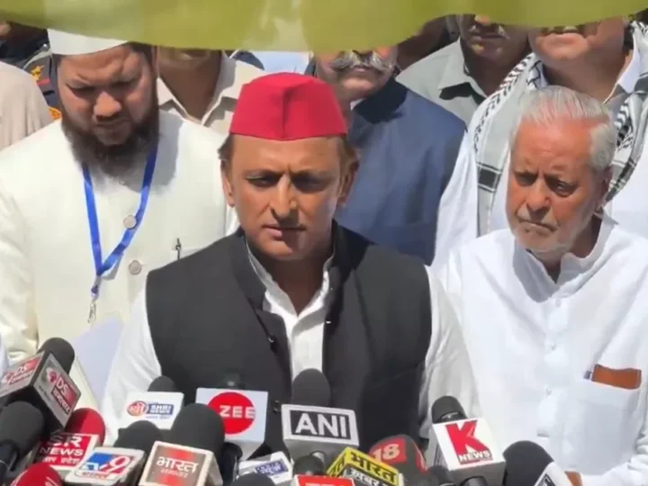 आजम खान की बात मान गए अखिलेश यादव, रामपुर पहुंचने से पहले लिया बड़ा फैसला