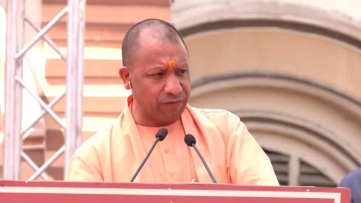 रामलला के दर्शन कर अयोध्या में गरजे सीएम योगी, बोले- ‘राम मंदिर के लिए सत्ता भी गंवानी पड़ेगी तो कोई समस्या नहीं…’