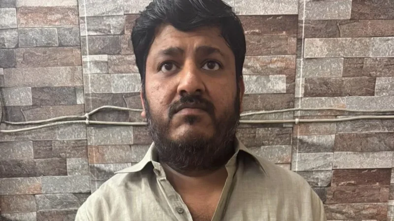 भ्रष्टाचार पर सीएम योगी का हंटर, इन्वेस्ट यूपी के सीईओ सस्पेंड, वसूलीबाज गिरफ्तार