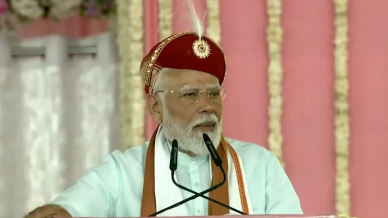 PM मोदी ने सिलवासा में ‘नमो अस्पताल’ का किया उद्घाटन, शाम को सूरत में रोड शो और जनसभा