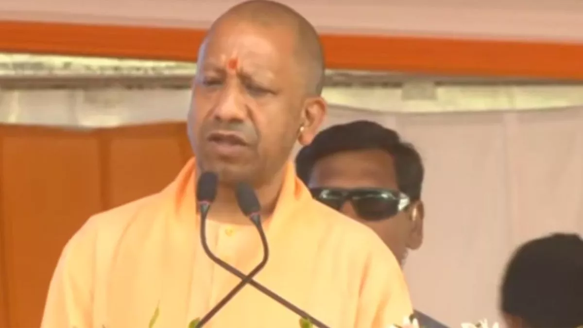 सीएम योगी ने भू-माफियाओं को दी चेतावनी, कहा- यूपी में माफियागीरी नहीं चलेगी