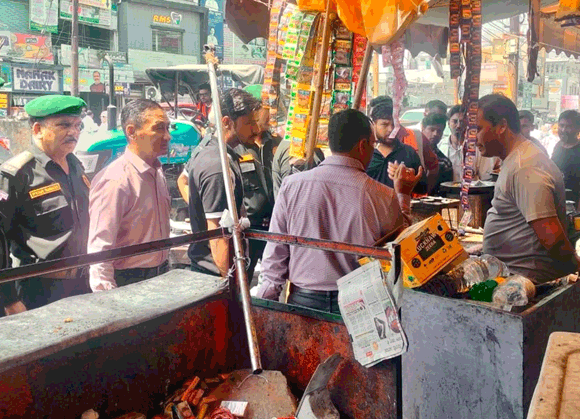 निगम ने चलाया अतिक्रमण हटाओ अभियान, मचा हड़कम्प
