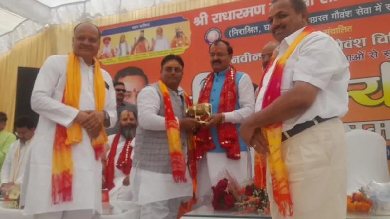 अलीगढ़ में डिप्टी सीएम केशव प्रसाद मौर्य बोले- ‘गोमाता की गर्दन पर नहीं चलने देंगे खंजर, करें संरक्षण’