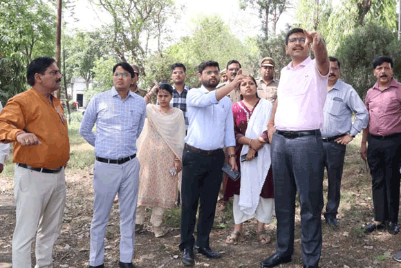 जिलाधिकारी ने किया कैलाशपुर वैटलैण्ड का औचक निरीक्षण