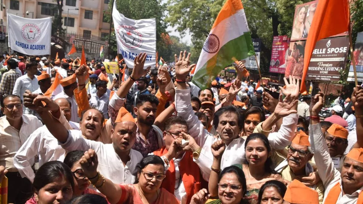 पहलगाम आतंकी हमले के विरोध में मेरठ बंद, व्यापारियों और डॉक्टरों ने किया पैदल मार्च