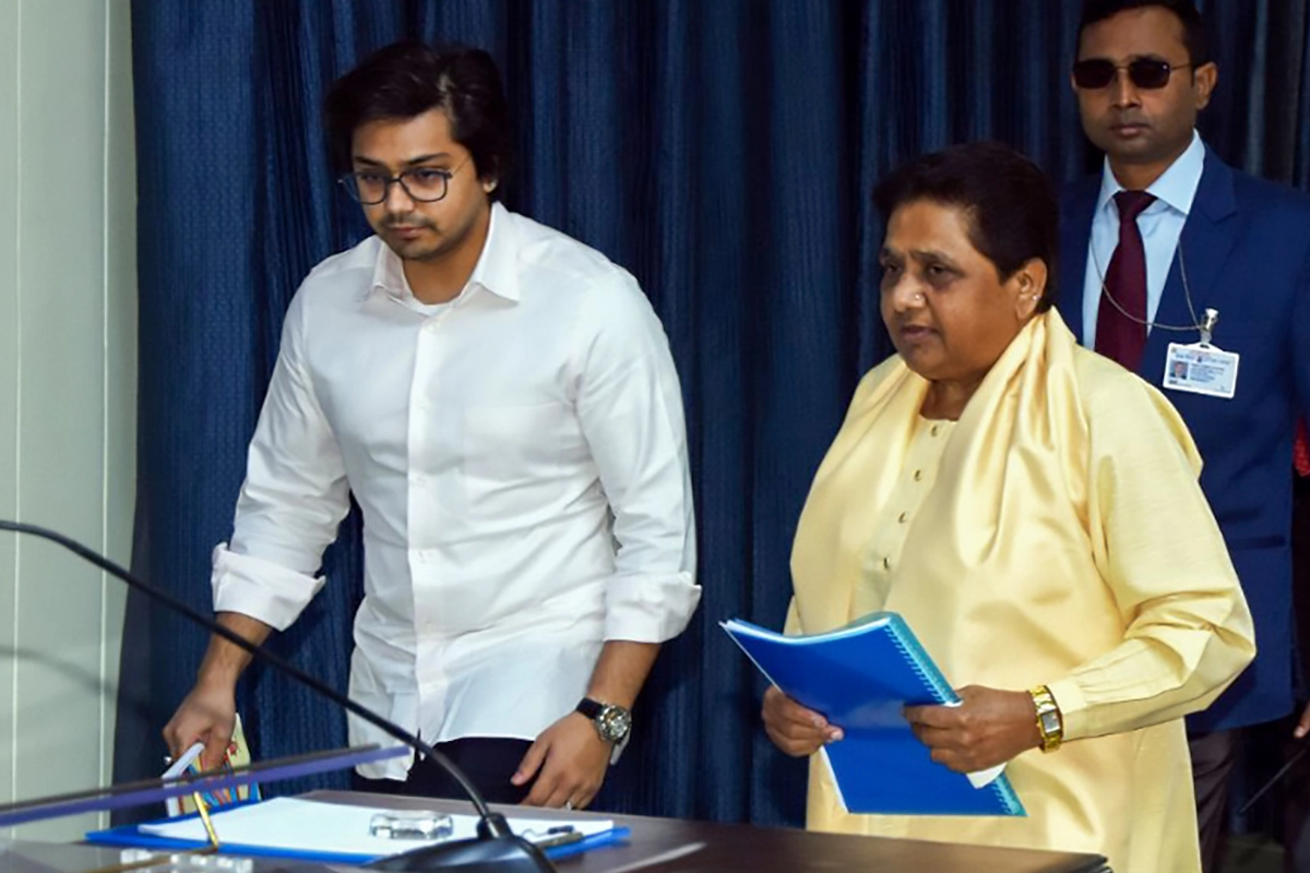 मायावती ने भतीजे आकाश आनंद पर फिर जताया भरोसा, पार्टी में मिली ये अहम जिम्मेदारी