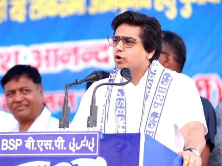 आकाश आनंद के ‘अंकल’ वाले बयान पर सपा का पलटवार, कहा- राजनीति की ABCD भी नहीं जानते
