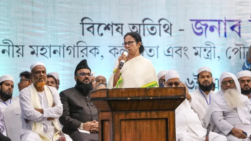 वक्फ कानून पर इमामों के साथ ममता बनर्जी की बैठक, चंद्रबाबू नायडू और नीतीश पर भी साधा निशाना