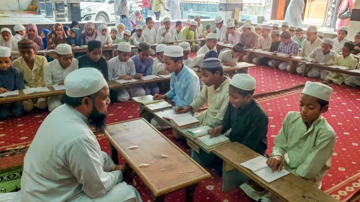 UP के चार जिलों में 20 से अधिक अवैध मदरसों और मस्जिदों के खिलाफ कार्रवाई, चला बुलडोजर, एक्शन में योगी सरकार