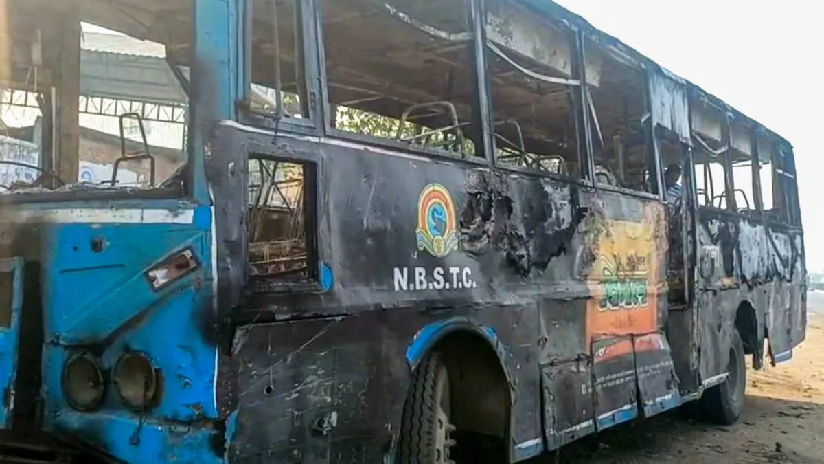 मुर्शिदाबाद में जमा हुई थी 10,000 लोगों की भीड़, SDPO की ग्लॉक पिस्तौल छिनी, जानें कैसे भड़की थी हिंसा