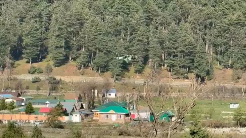 पहलगाम हमला: सर्च ऑपरेशन के बीच उरी में पाकिस्तान की ओर से हुई घुसपैठ की कोशिश, सेना ने 2 आंतकियों को मार गिराया