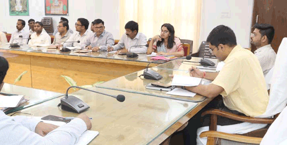जिलाधिकारी ने की सिंघली नदी को पुनर्जीवित करने हेतु ग्रामवार की सघन समीक्षा