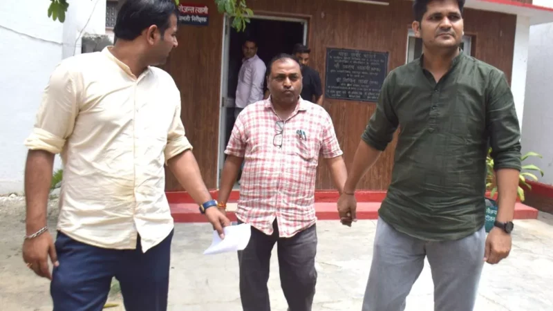 रिश्वत लेते रंगे हाथों पकड़ा गया CMO का बाबू, भ्रष्टाचार निवारण संगठन टीम की रेड से मची खलबली