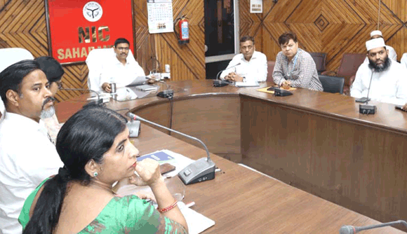 जिलाधिकारी ने की स्वास्थ्य रक्षा के दृष्टिगत टीकाकरण अभियान की समीक्षा