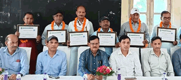 स्टार पेपर मिल के सेवानिवृत कर्मचारियों को दी भावभीनी विदाई