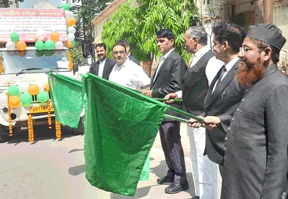 जनपद न्यायाधीश ने प्रचार वाहन को दिखाई हरी झंडी