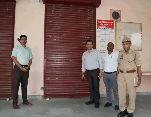 जिला निर्वाचन अधिकारी ने  सील्ड गोदाम का किया निरीक्षण