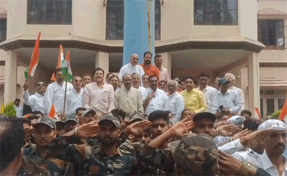 आप्रेशन सिंदूर मे भारत की सेनाओ के शौर्य को नमन करने के लिये नकुड मे निकाली गयी तिरंगा यात्रा
