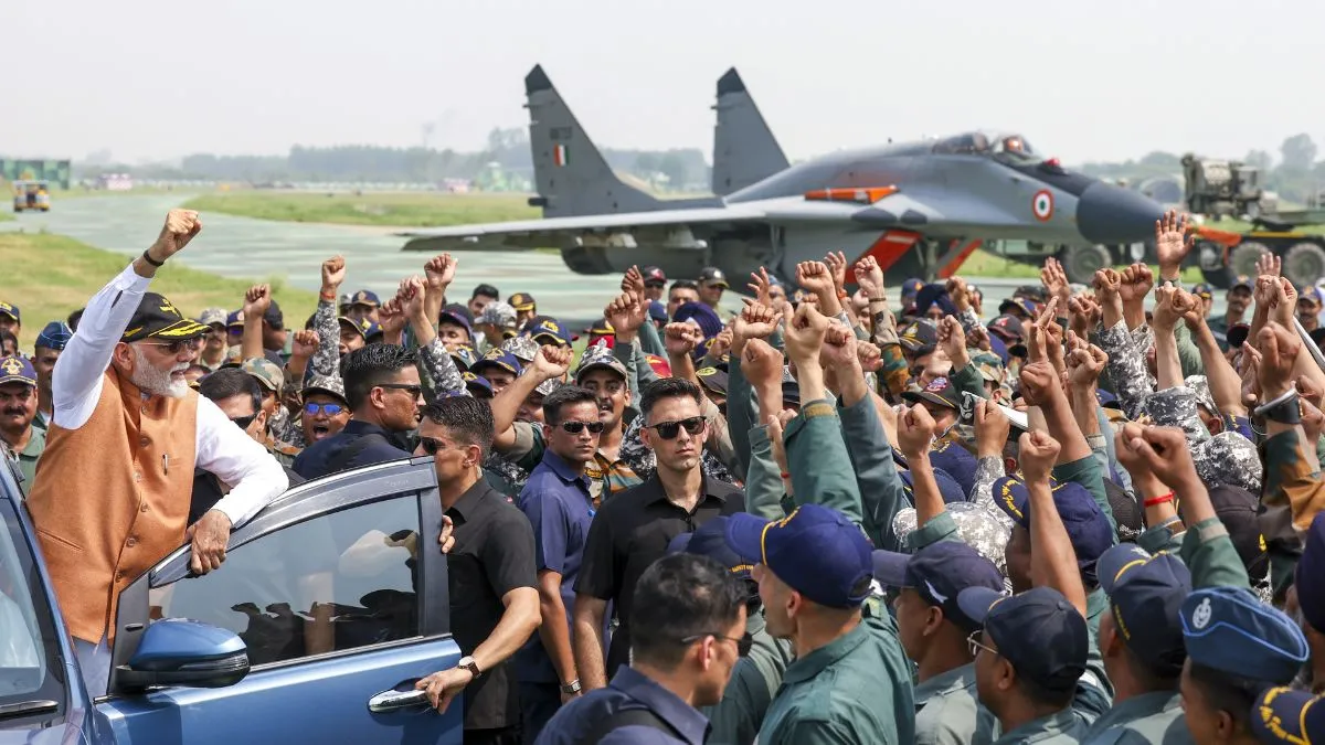 नाल एयरबेस पर एयरफोर्स के अफसरों और जवानों से मिलेंगे PM मोदी