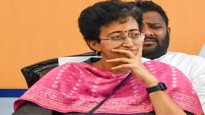 अमेरिकी हस्तक्षेप के आगे घुटने टेके…सीजफायर पर आतिशी का सवाल, BJP ने किया पलटवार