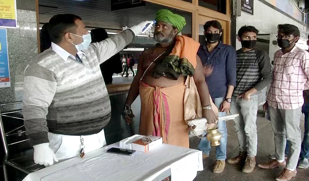 देश में फिर बढ़ने लगे कोरोना के मामले, महाराष्ट्र और यूपी में नए संक्रमण, अब तक 11 मौतें