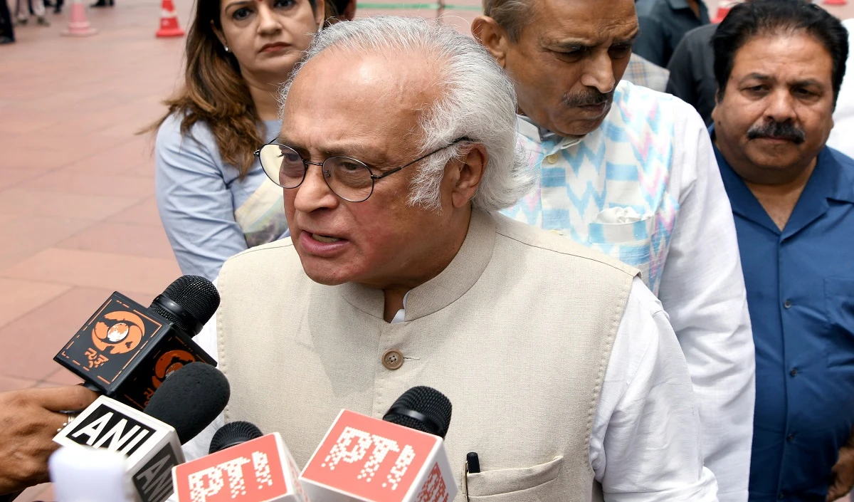 जयराम रमेश के बयान पर विवाद: सांसदों और आतंकवादियों की तुलना पर भाजपा का तीखा पलटवार