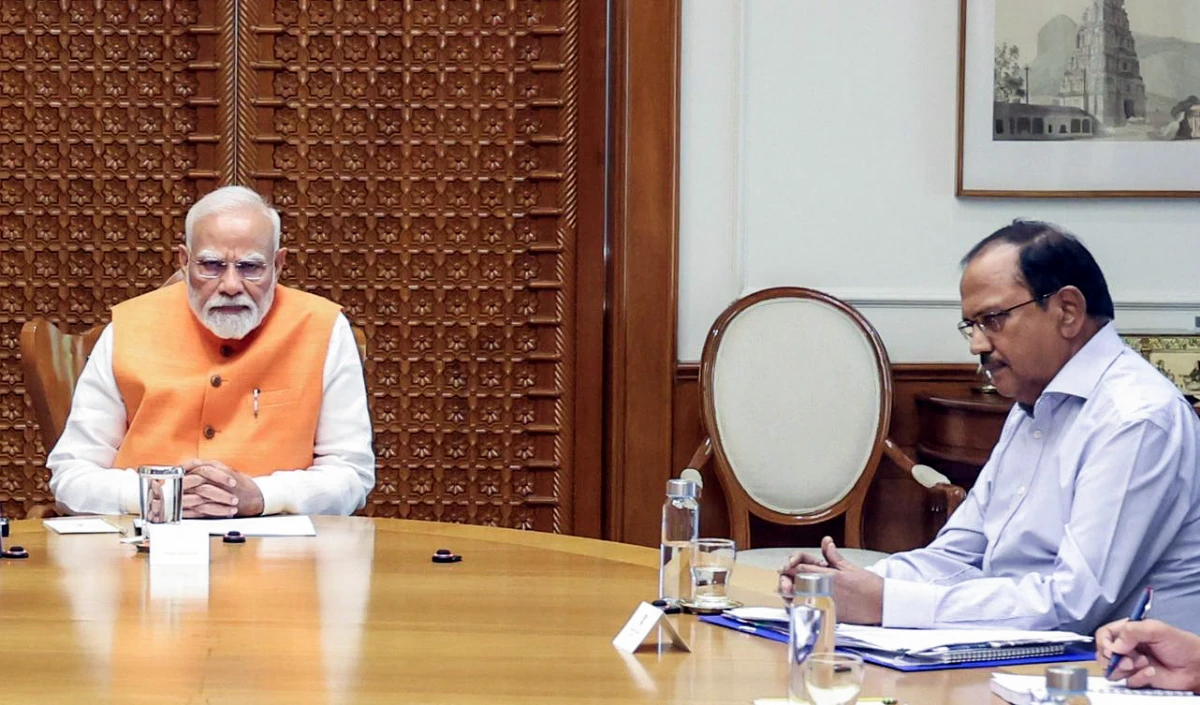मॉक ड्रिल पर गृह मंत्रालय में उच्च स्तरीय बैठक, पीएम मोदी से मिले NSA अजित डोभाल