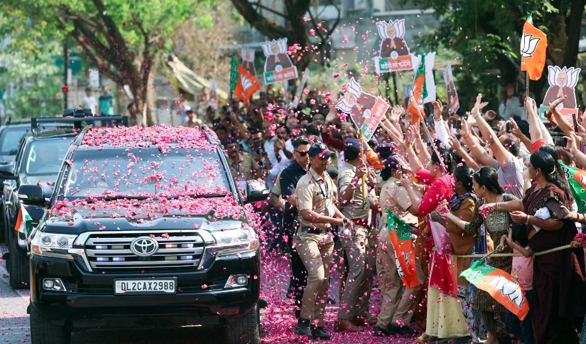 भारतीय सेना की अधिकारी कर्नल सोफिया कुरैशी के परिवार ने प्रधानमंत्री नरेंद्र मोदी पर बरसाए फूल