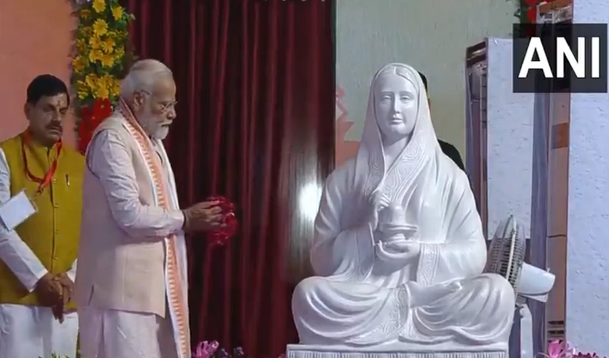 शासन का सही अर्थ जनसेवा, MP में बोले PM Modi, भारत की विरासत की बहुत बड़ी संरक्षक थीं देवी अहिल्याबाई