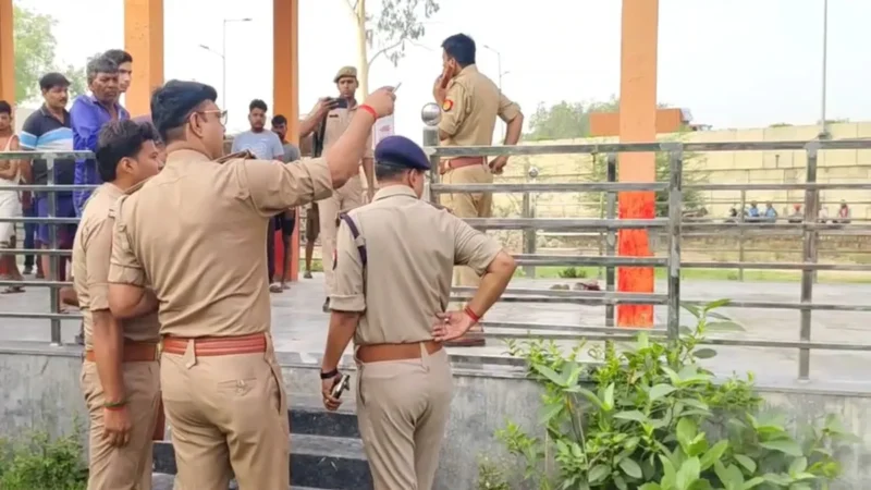 बालाजी मंदिर के 65 साल के पुजारी की बेरहमी से हत्या, चारपाई पर खून से लथपथ मिला शव