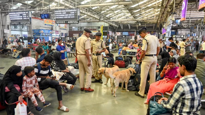 भारत-पाकिस्तान के बीच बढ़ते तनाव के बीच रेल मंत्रालय ने जारी की एडवाइजरी, जासूसी के खतरे की दी चेतावनी