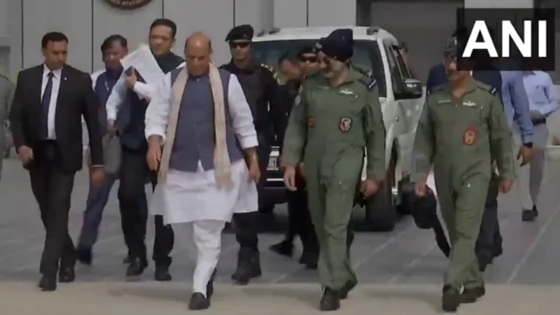 रक्षा मंत्री राजनाथ सिंह गुजरात के लिए रवाना, भुज वायुसेना स्टेशन का करेंगे दौरा, वायुसेना प्रमुख एयर मार्शल एपी सिंह भी साथ