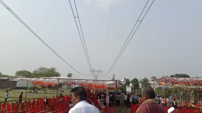 यूपी के गाजीपुर में दिल दहलाने वाला हादसा, हाइटेंशन तार की चपेट में आने से 4 की मौत, पूजा की तैयारी कर रहे थे