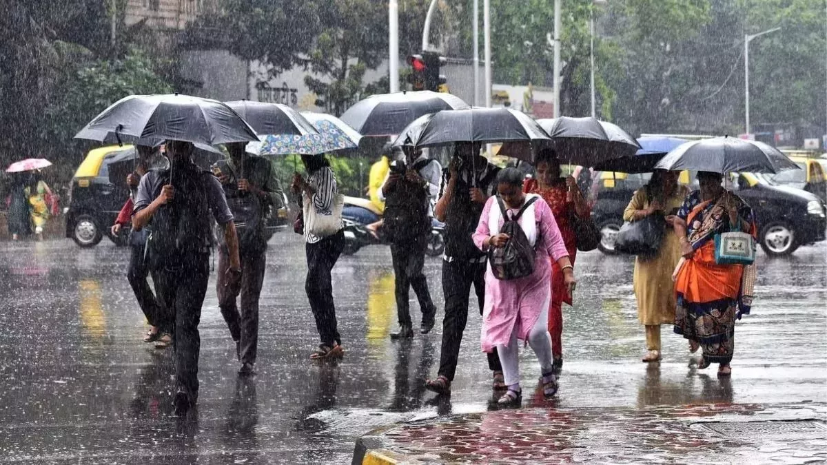 देश में मौसम का बदला मिजाज: दिल्ली में यलो अलर्ट, पूर्वोत्तर में भारी बारिश से जनजीवन प्रभावित, यूपी-बिहार में भी बरसेंगे बादल