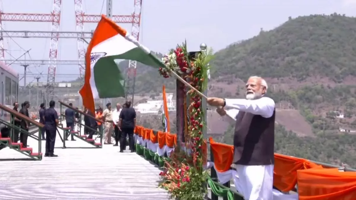 प्रधानमंत्री मोदी ने दुनिया के सबसे ऊंचे रेलवे पुल ‘चेनाब ब्रिज’ का किया उद्घाटन, जानिए इसकी खासियतें
