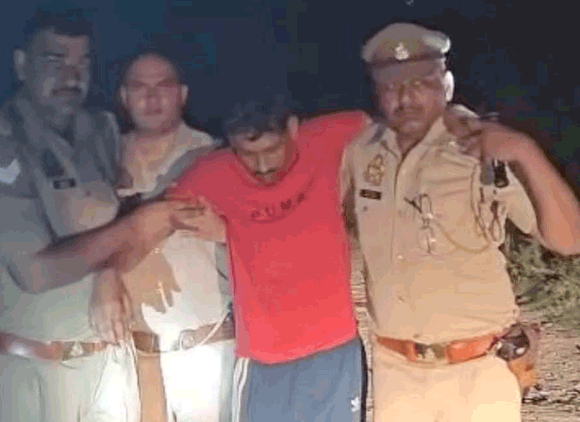 पुलिस ने मुठभेड़ के दौरान गैंगस्टर एक्ट में वांछित गौतस्कर को घायलावस्था में किया गिरफ्तार
