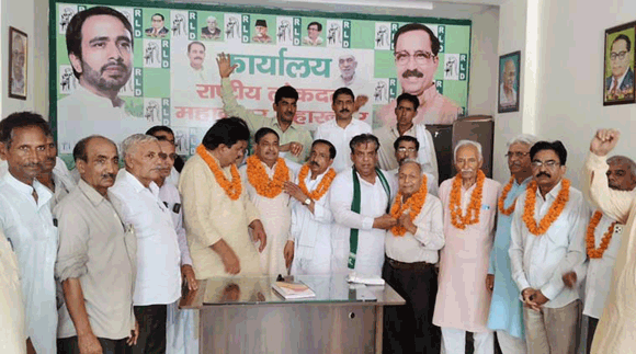 राष्ट्रीय लोकदल की मासिक बैठक में कई नेताओं ने ग्रहण्ण की पार्टी की सदस्यता, ठाकुर मूलचंद सिंह बने महानगर उपाध्यक्ष