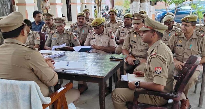 नागल में बीट प्रभारियों को बांटे मोबाइल